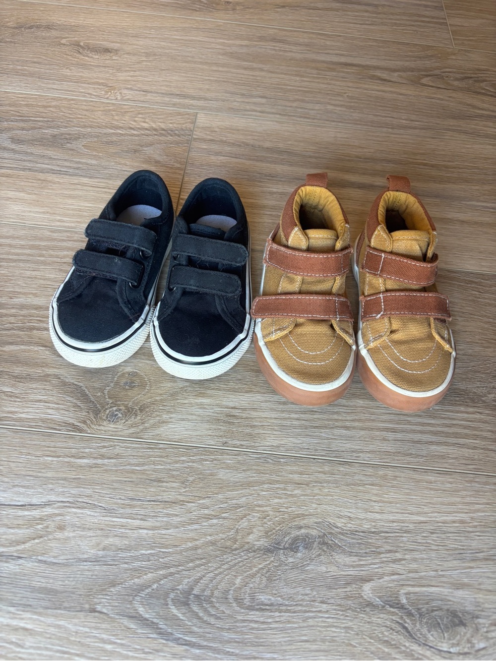 Size Toddler 7 Black and Brown Velcro Canvas Sneakers
